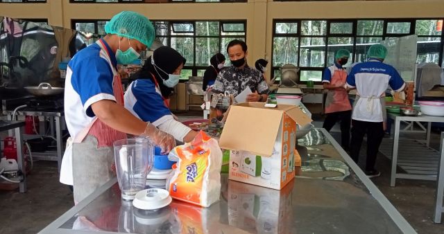 UJI KOMPETENSI MANDIRI 2021 SKEMA PENGOLAHAN SELAI BUAH DI TUK BLK BANYUWANGI
