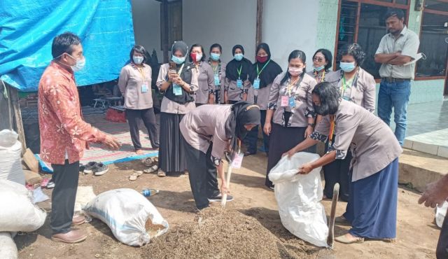 UJI KOMPETENSI PSKK 2021 SKEMA PEMBUATAN PUPUK ORGANIK DI TUK P4S KENDEDES