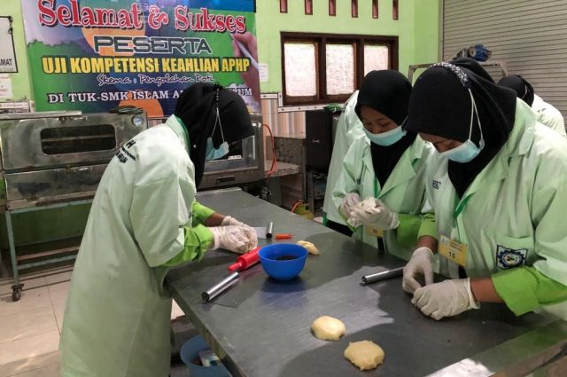 UJI KOMPETENSI MANDIRI 2022 SKEMA PENGOLAHAN ROTI TUK SMK ISLAM ANHARUL ULUM